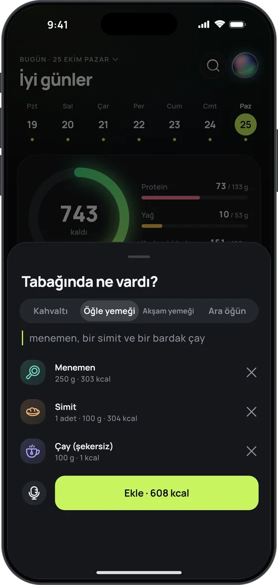 “Tabağında ne vardı?” ekranı: sesten anlaşılan “menemen, bir simit ve bir bardak çay” – menemen 303 kcal, simit 304 kcal, şekersiz çay 1 kcal ve “Ekle · 608 kcal” düğmesi